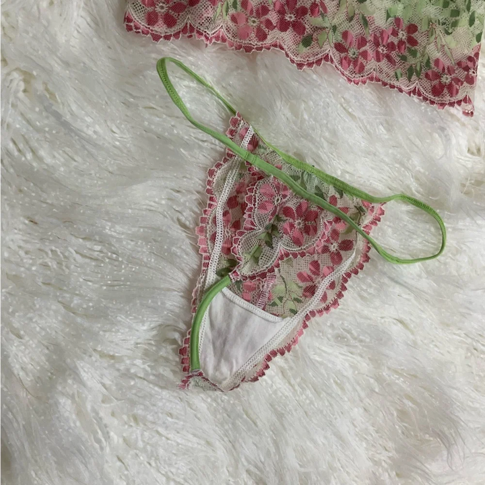 NEW Victoria’s Secret Floral Scalloped Lace Y2K Bralette Cami & Thong Panty Set